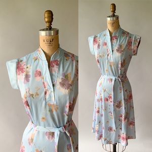 Vintage 1970s Blue Pink Floral Poly Knit Cap Sleeve Princess Seam Aline Dress XS